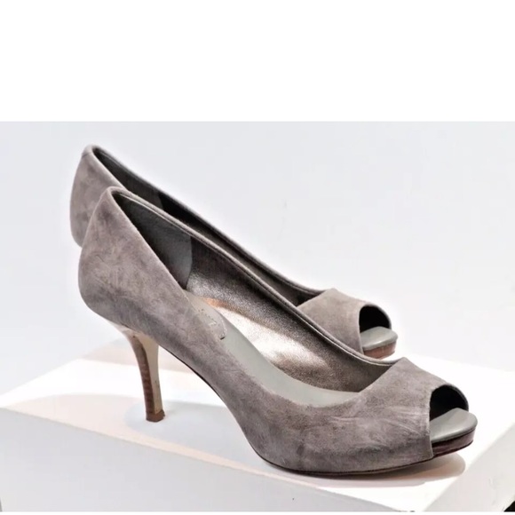 Banana Republic Soft Suede Leather Pumps Women's 8 Classic Career Trad Peep Toe - Picture 1 of 9